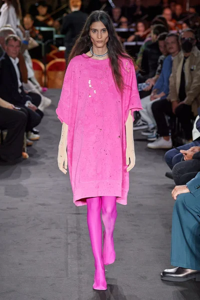 Look 30